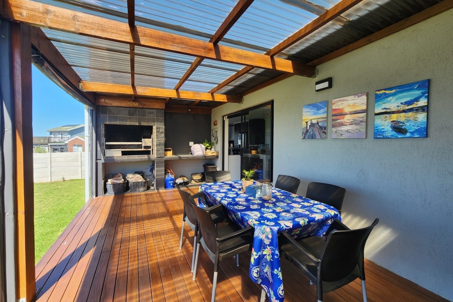 3 Bedroom Property for Sale in Wavecrest Eastern Cape